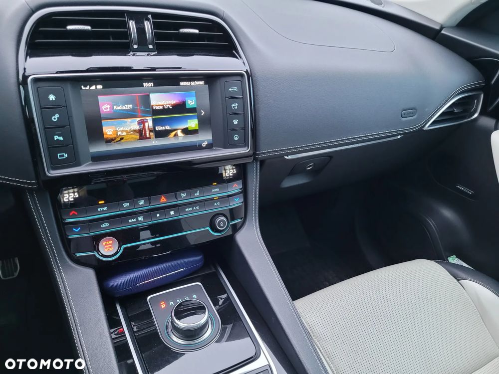 Jaguar F-Pace 3.0 V6 AWD R-Sport - 11
