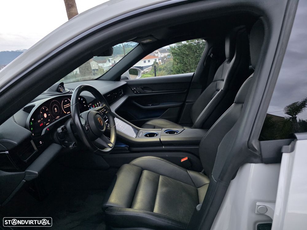 Porsche Taycan Cross Turismo 4 - 20