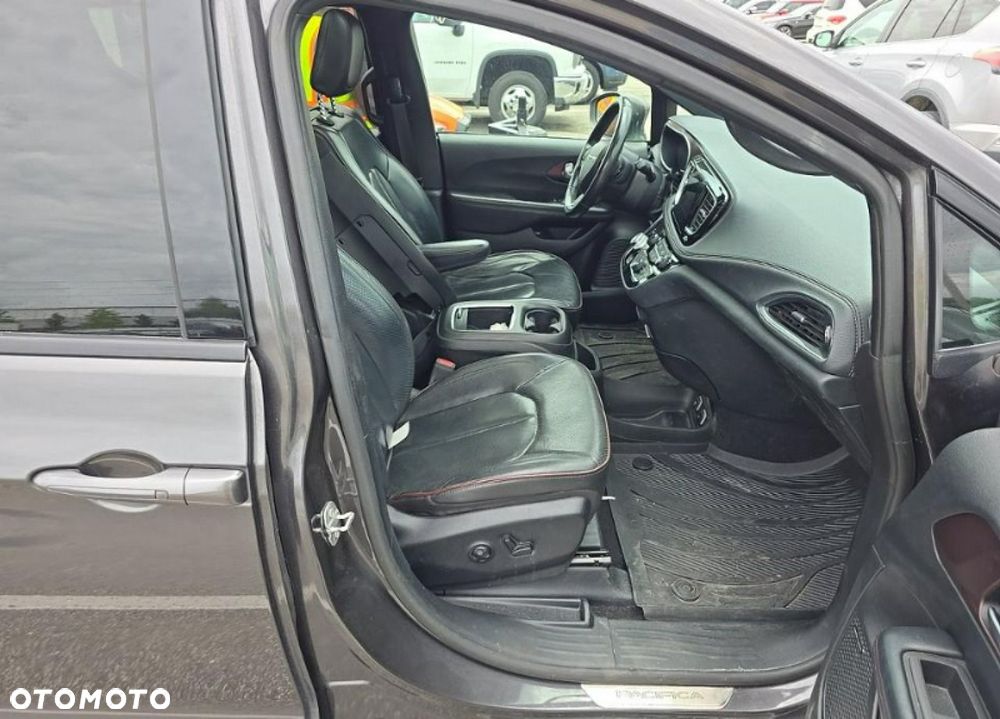 Chrysler Pacifica - 9
