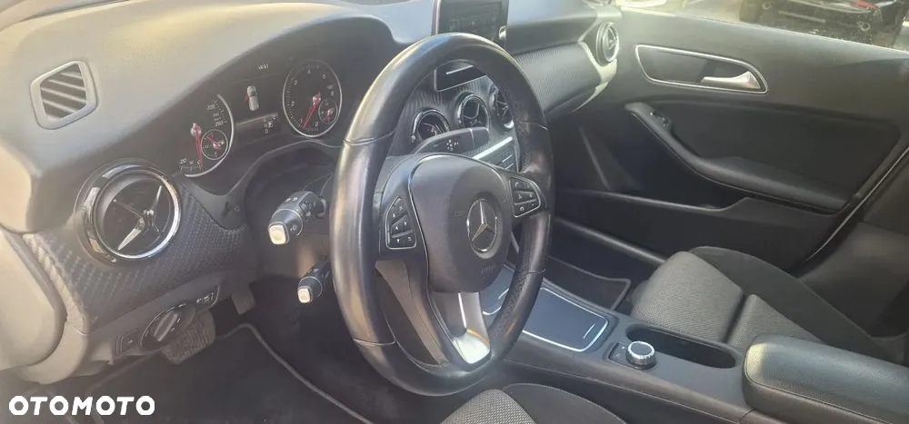 Mercedes-Benz GLA 200 d 7G-DCT - 9