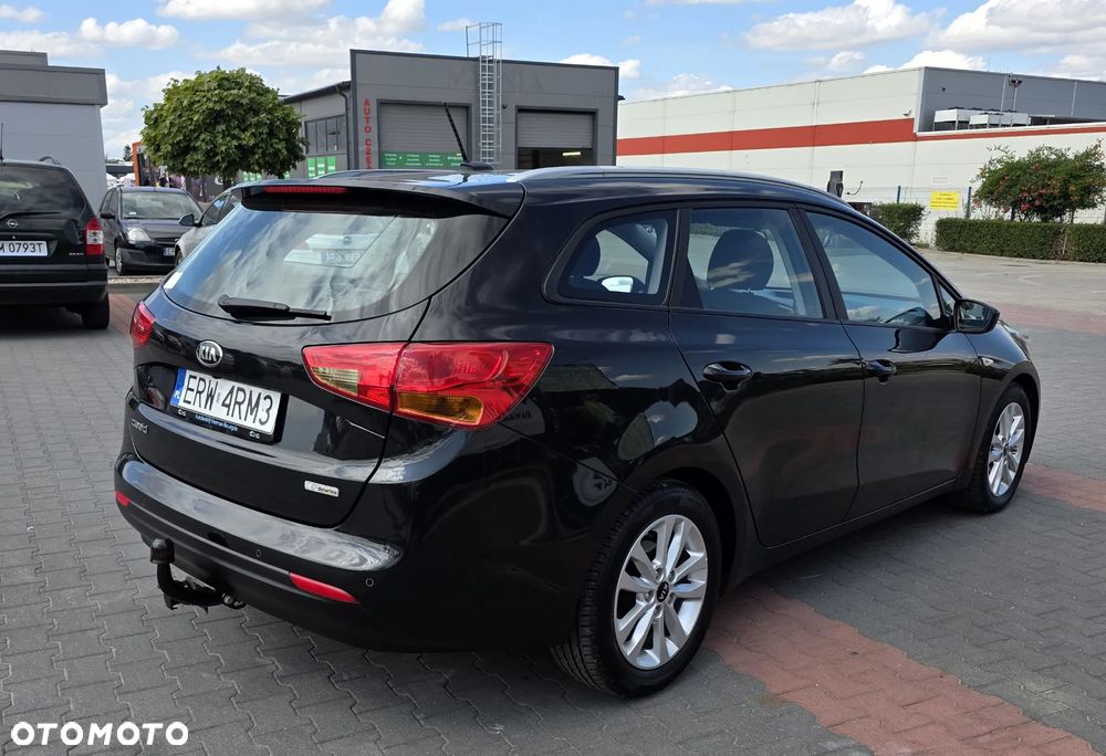 Kia Ceed 1.6 GDI ISG Dream-Team Edition - 4