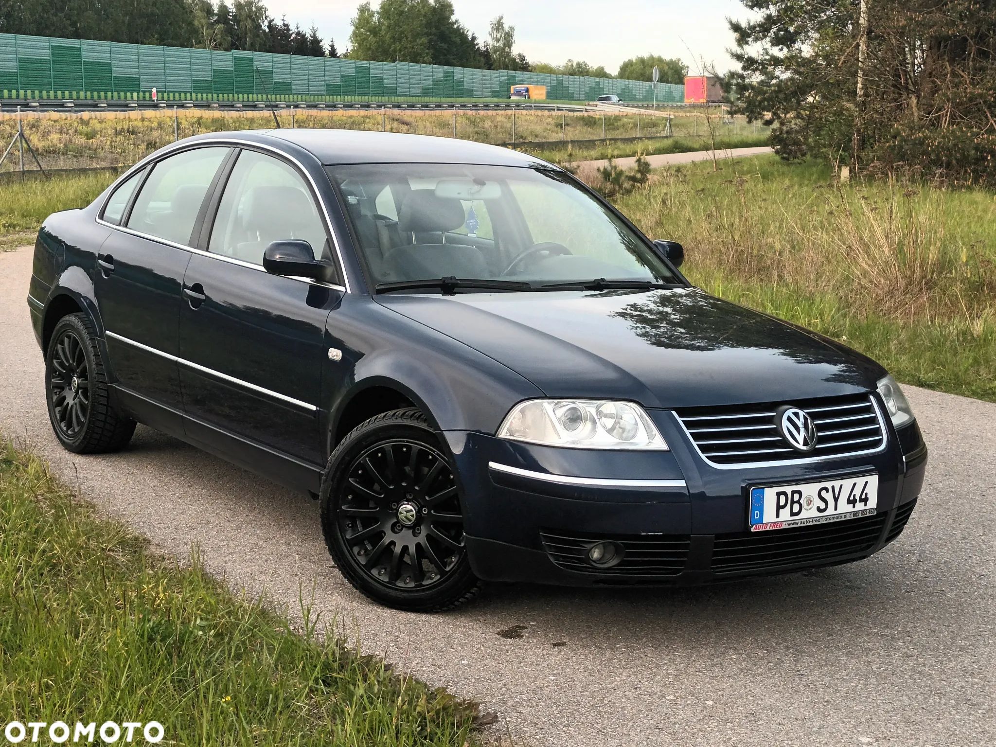 Volkswagen Passat - 1