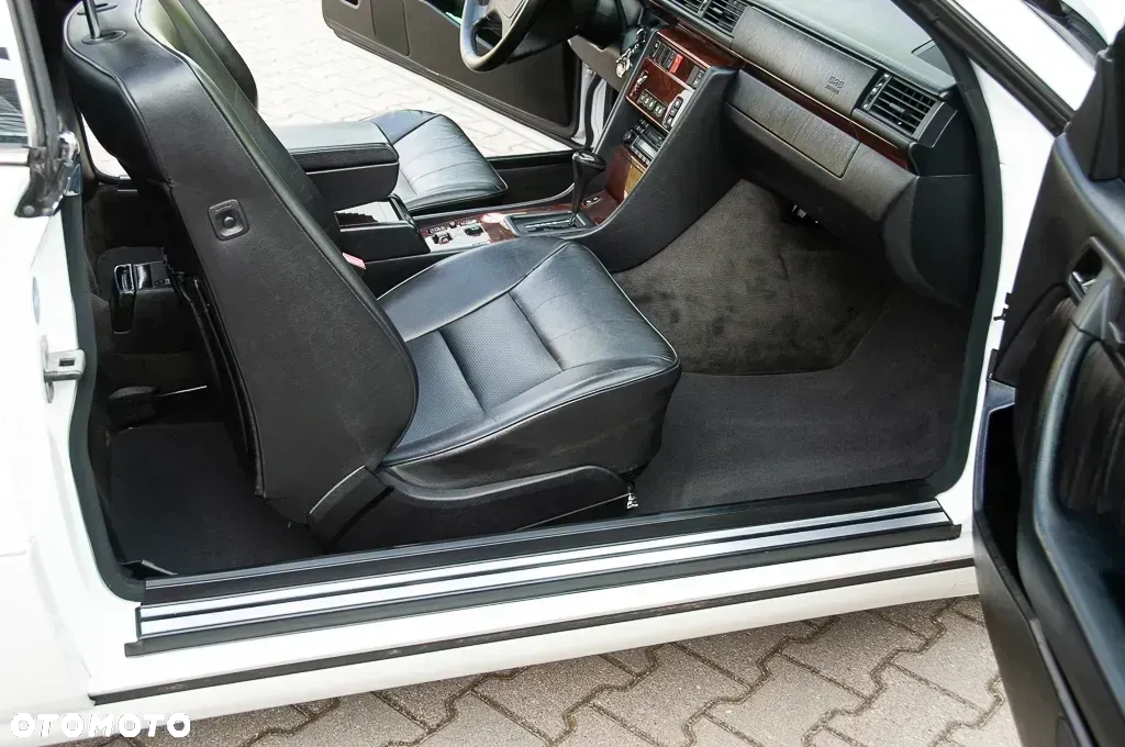 Mercedes-Benz Klasa E 320 - 33