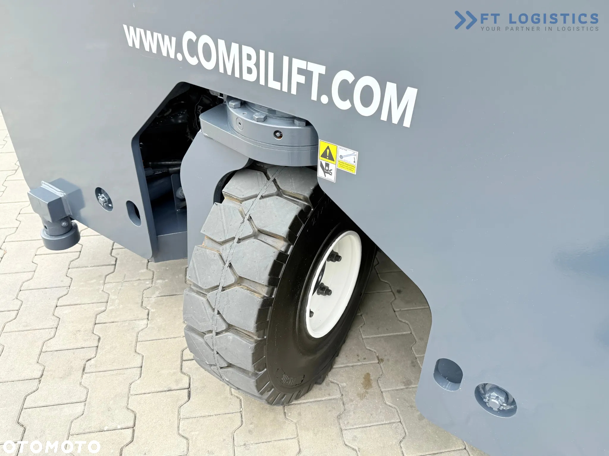 Combilift C4000 / TRIPLEX / 9300MM /  DUŻY WYBÓR WÓZKÓW CZTEROKIERUNKOWYCH / WOLNY SKOK / POZYCJONER / GAZ / KABINA / JAK NOWY - 10