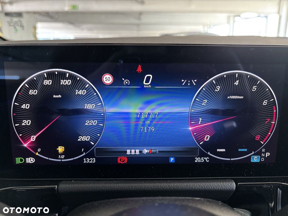 Mercedes-Benz GLA - 13