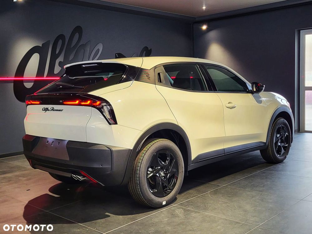 Alfa Romeo Junior 1.2 mHEV Ibrida eDCT - 4