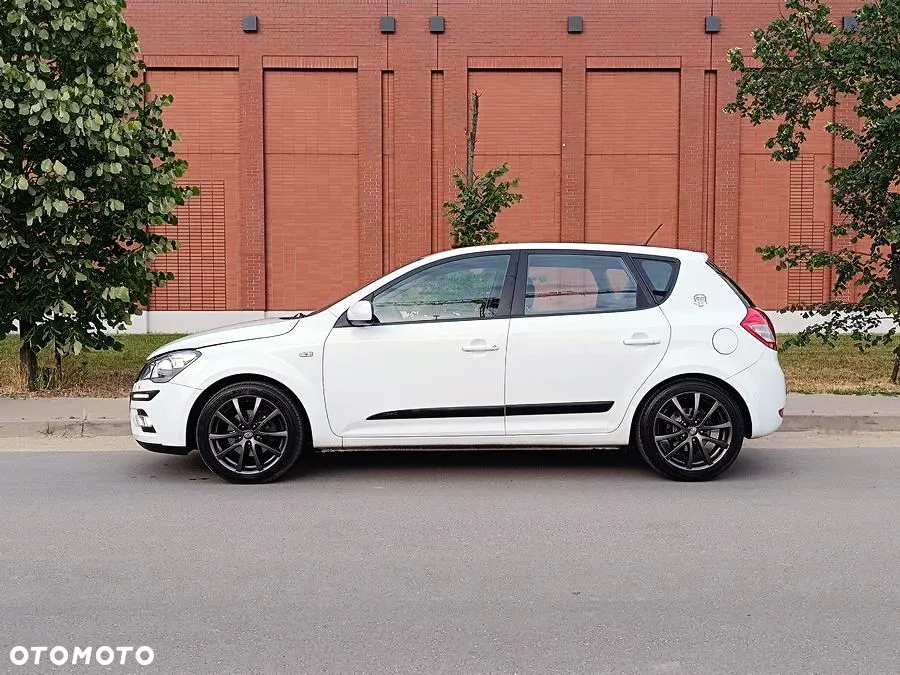 Kia Ceed 1.4 CVVT SW Dream-Team Edition - 5