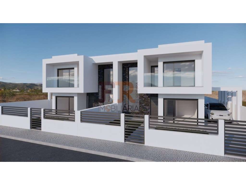 Moradia Geminada Duplex T4 com Piscina Fernão Ferro - Grande imagem: 2/11