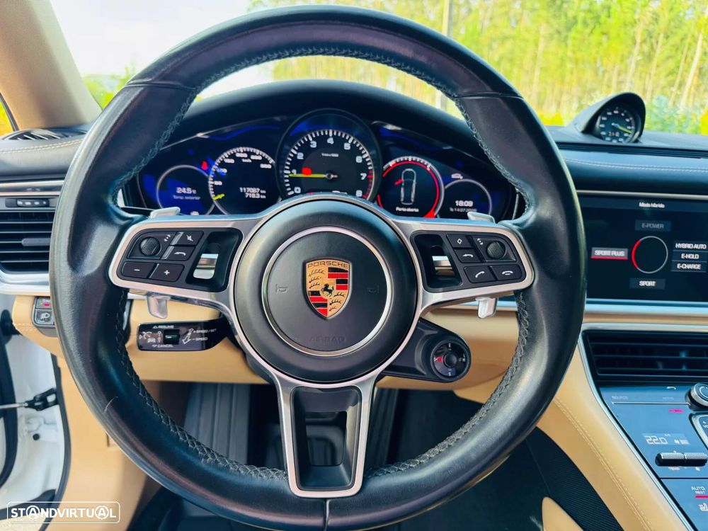 Porsche Panamera Sport Turismo 4 E-Hybrid - 32