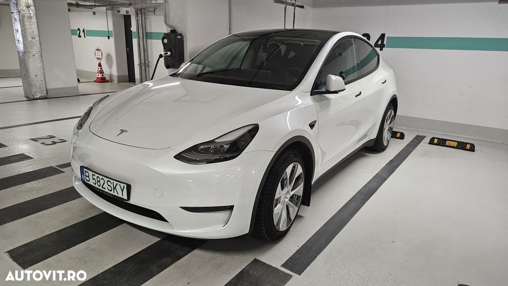 Tesla Model Y - 2