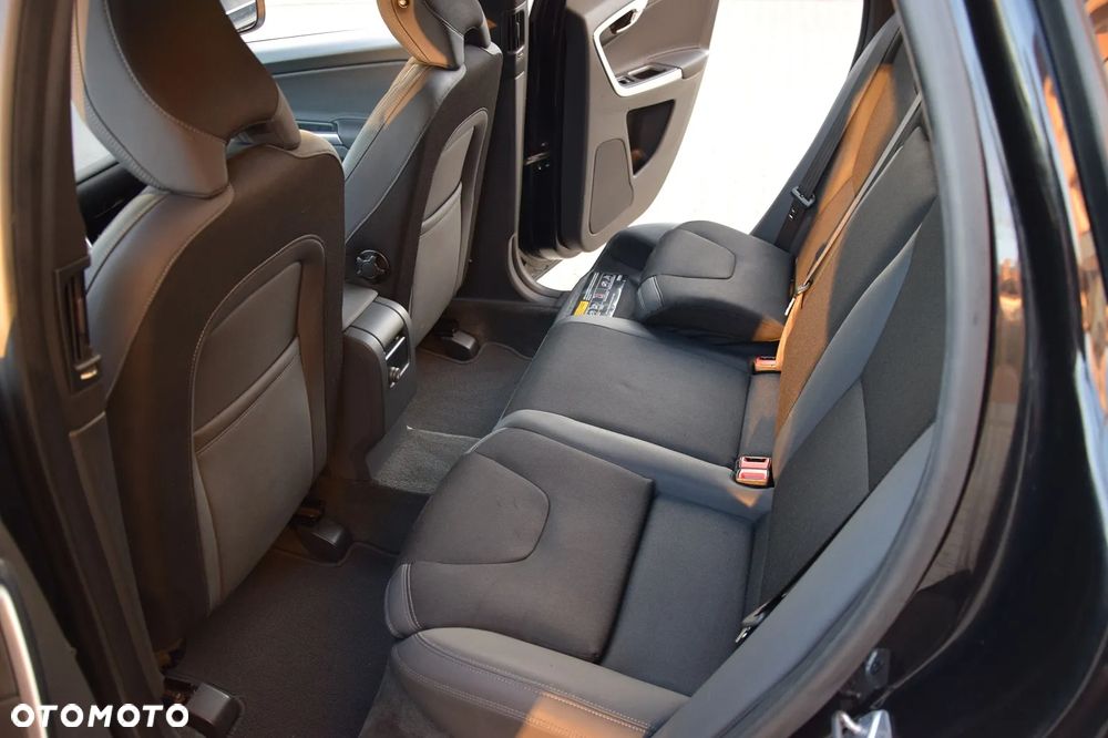 Volvo XC 60 D4 Geartronic Summum - 17