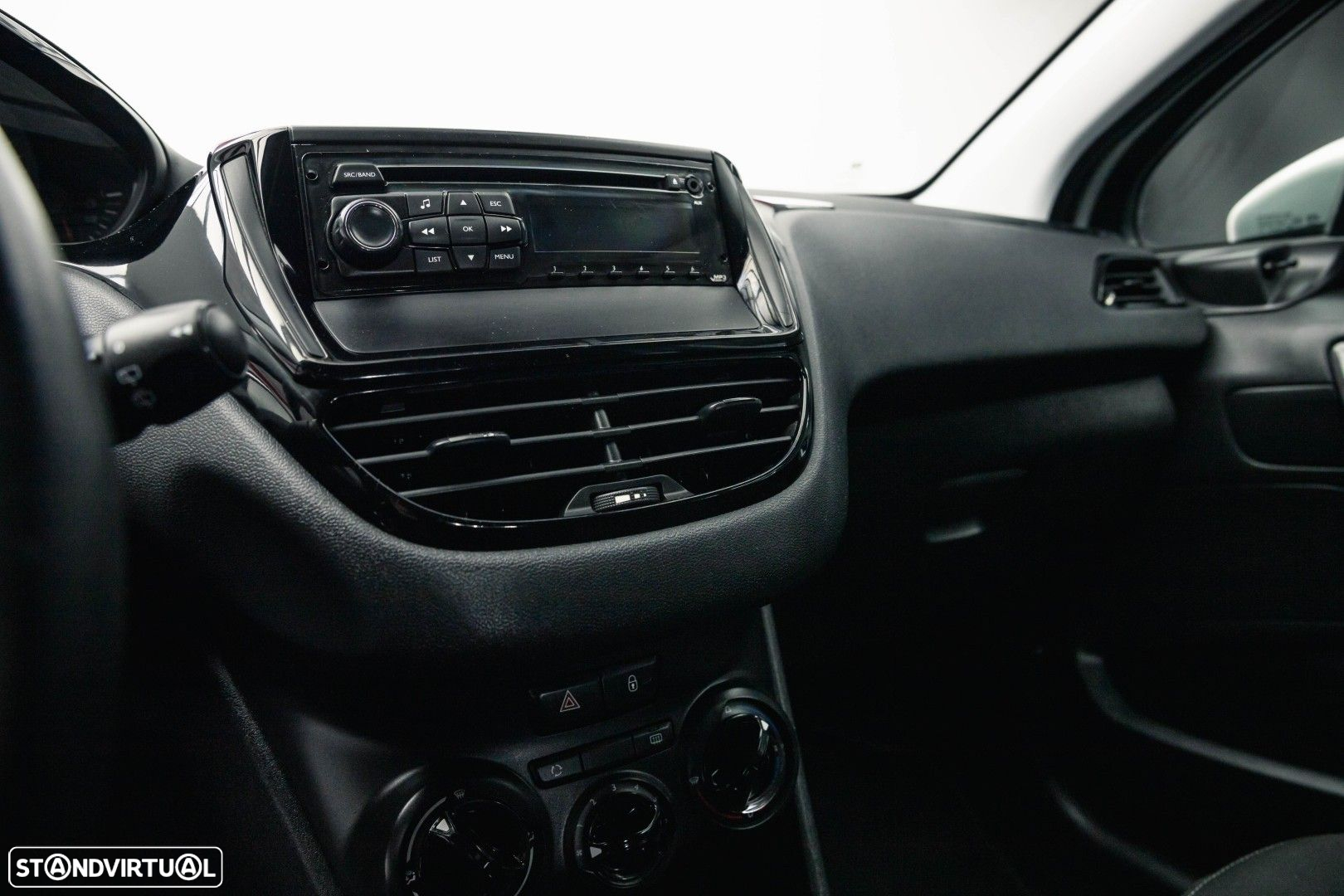 Peugeot 208 1.2 VTi Access - 27