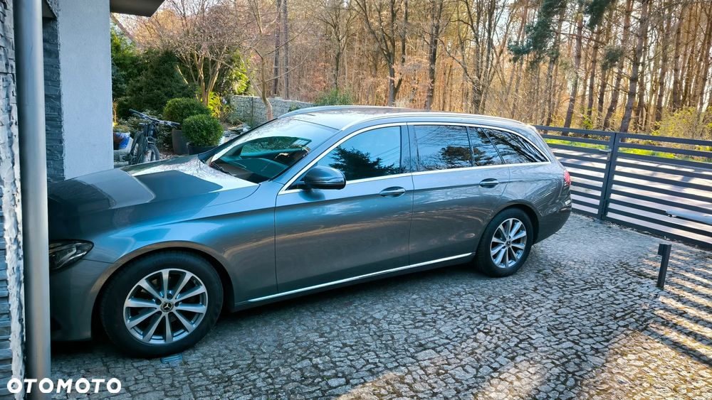 Mercedes-Benz Klasa E 220 d T 9G-TRONIC - 35