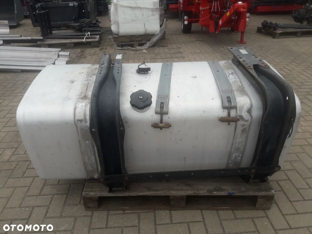 Zbiornik paliwa 650 litrów MAN