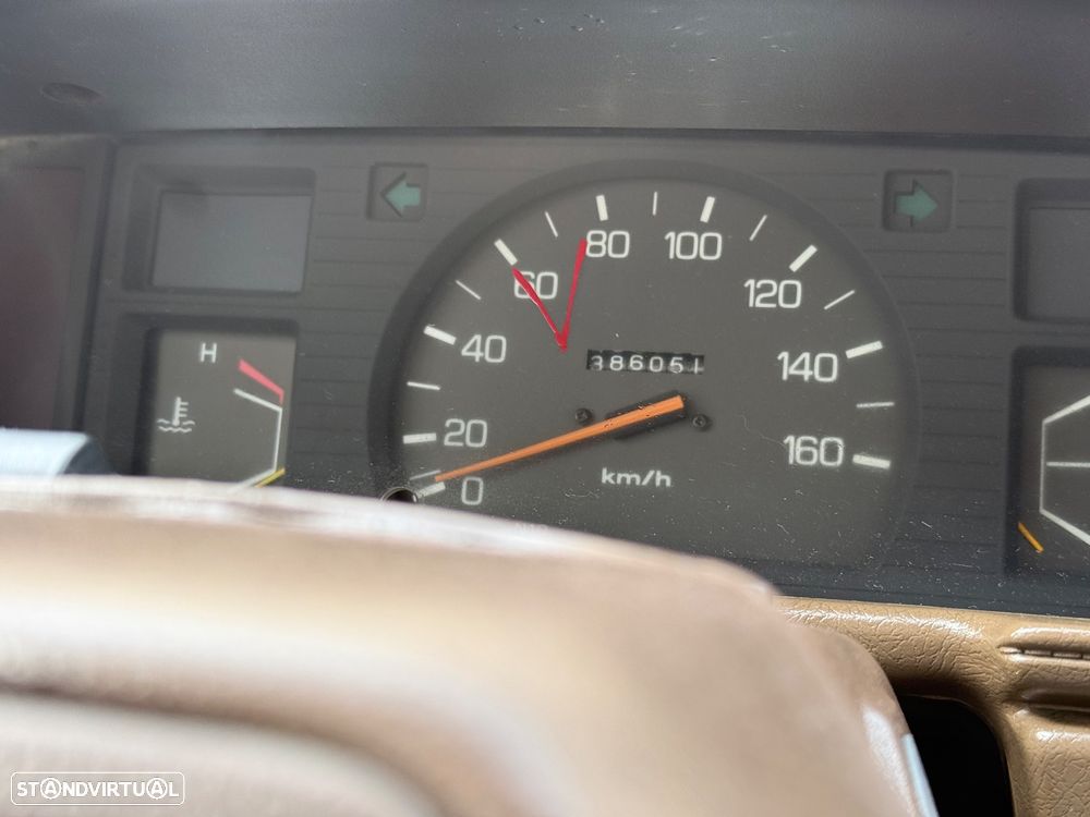 Toyota Hilux 2.4 D LN56L - 11