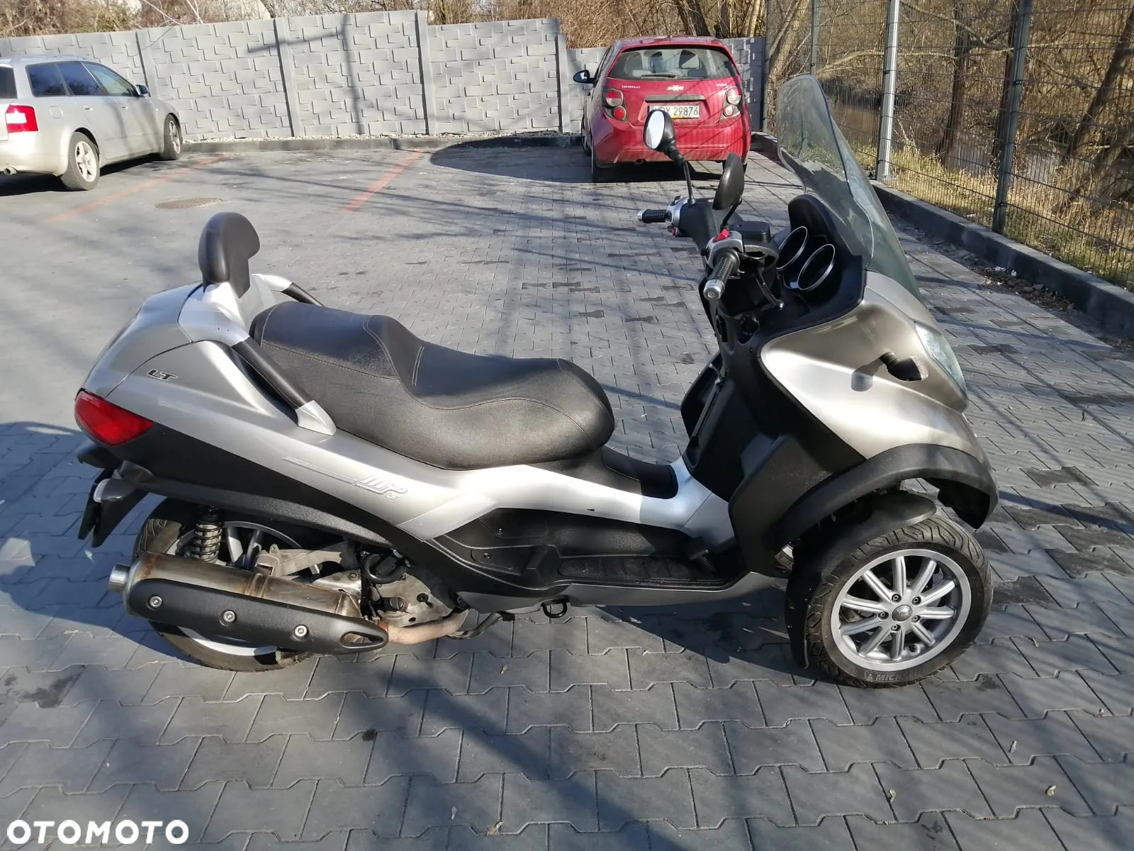 Piaggio MP-3 - 4