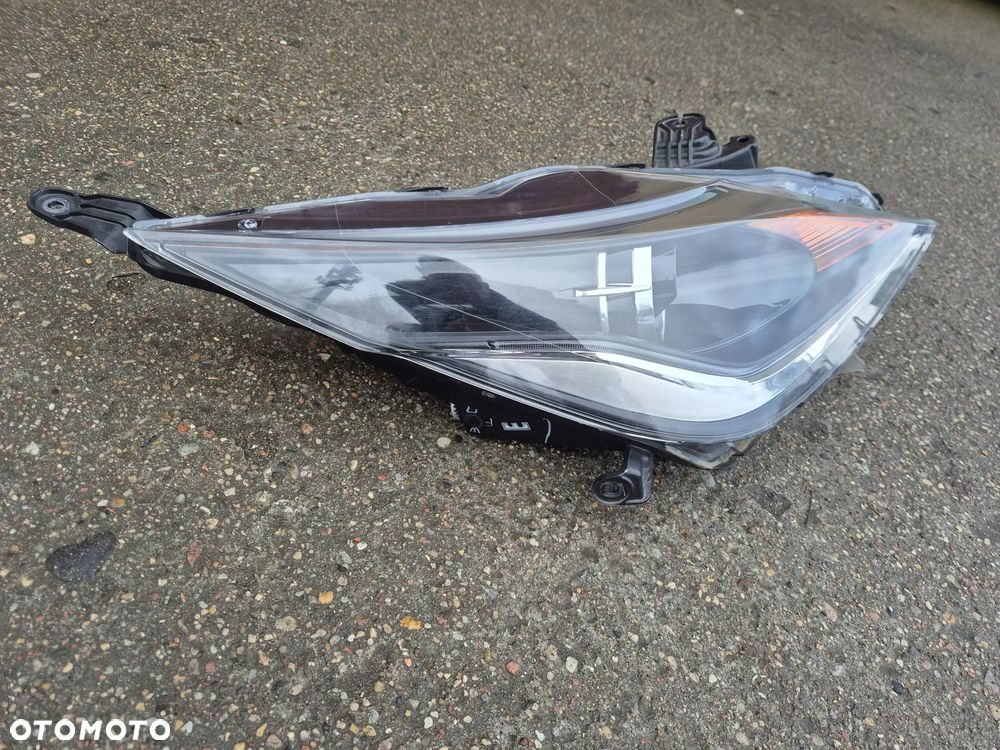 Toyota Aygo 2 II 14- reflektor przedni prawy lampa - 2