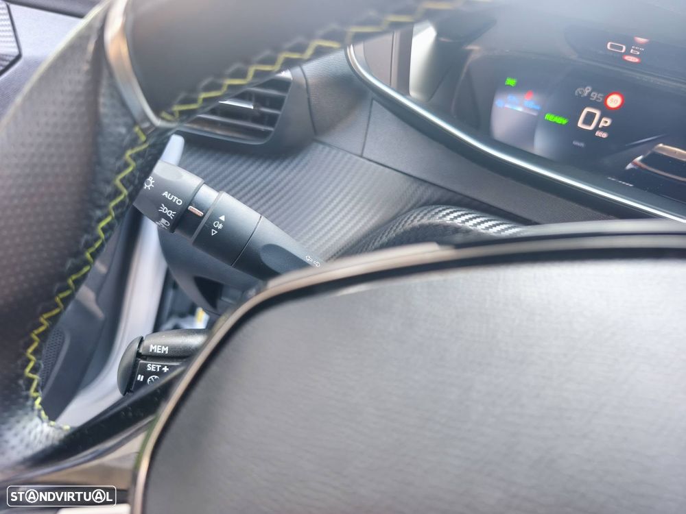 Peugeot e-2008 54 kWh GT - 17