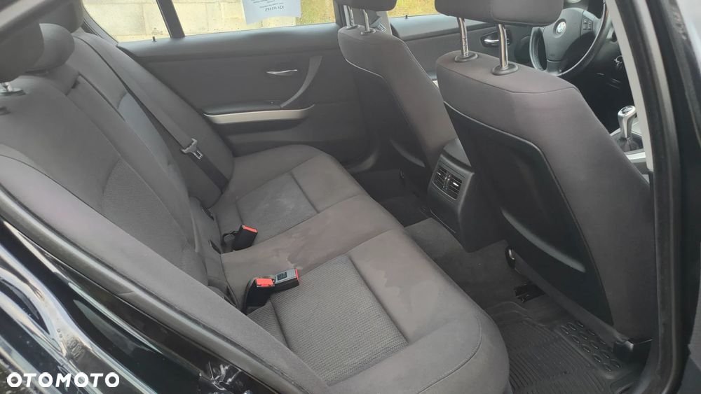 BMW Seria 3 318i - 9