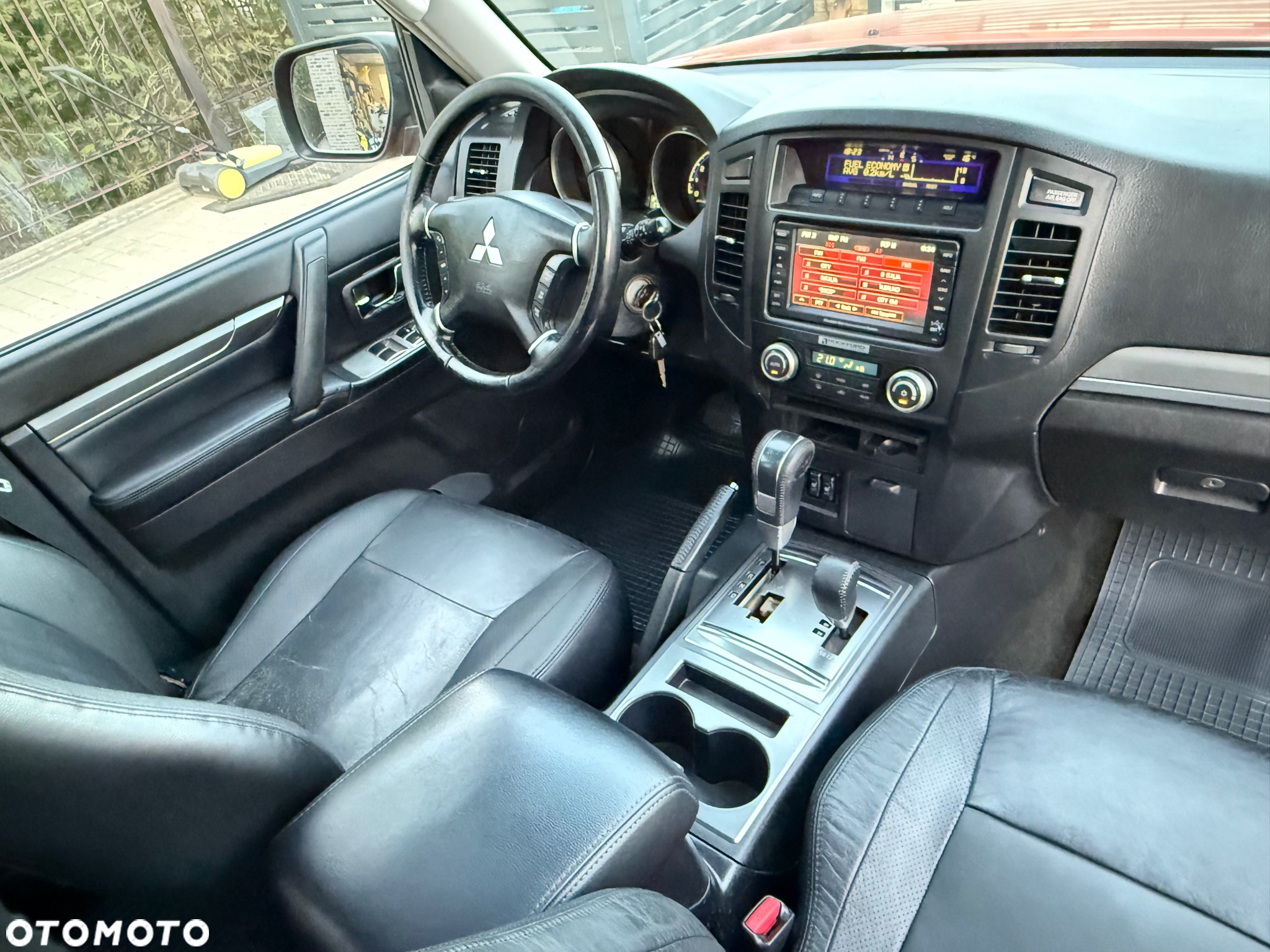 Mitsubishi Pajero 3.2 DID Intense + - 25