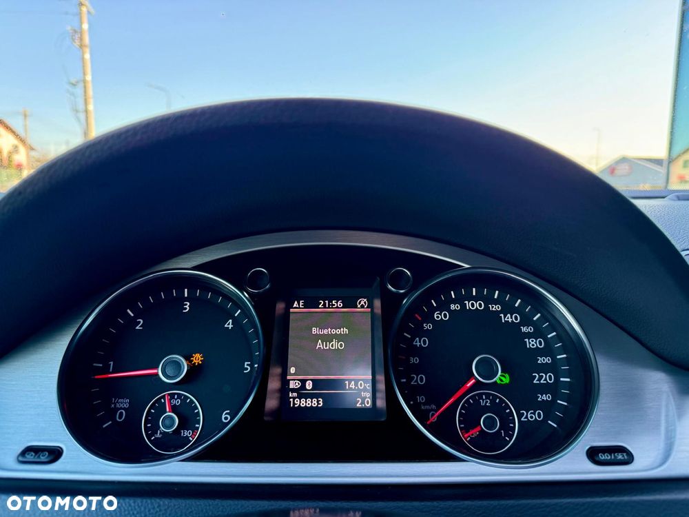 Volkswagen Passat 2.0 TDI DSG BlueMotion Technology R-Line - 25