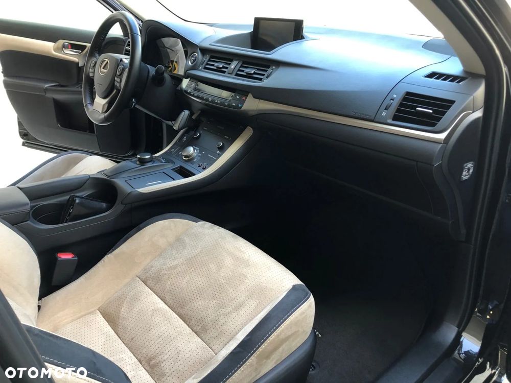 Lexus CT 200h Launch Edition - 6