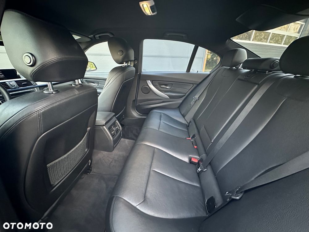 BMW Seria 3 335i xDrive - 19