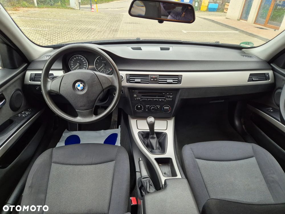 BMW Seria 3 320i - 8