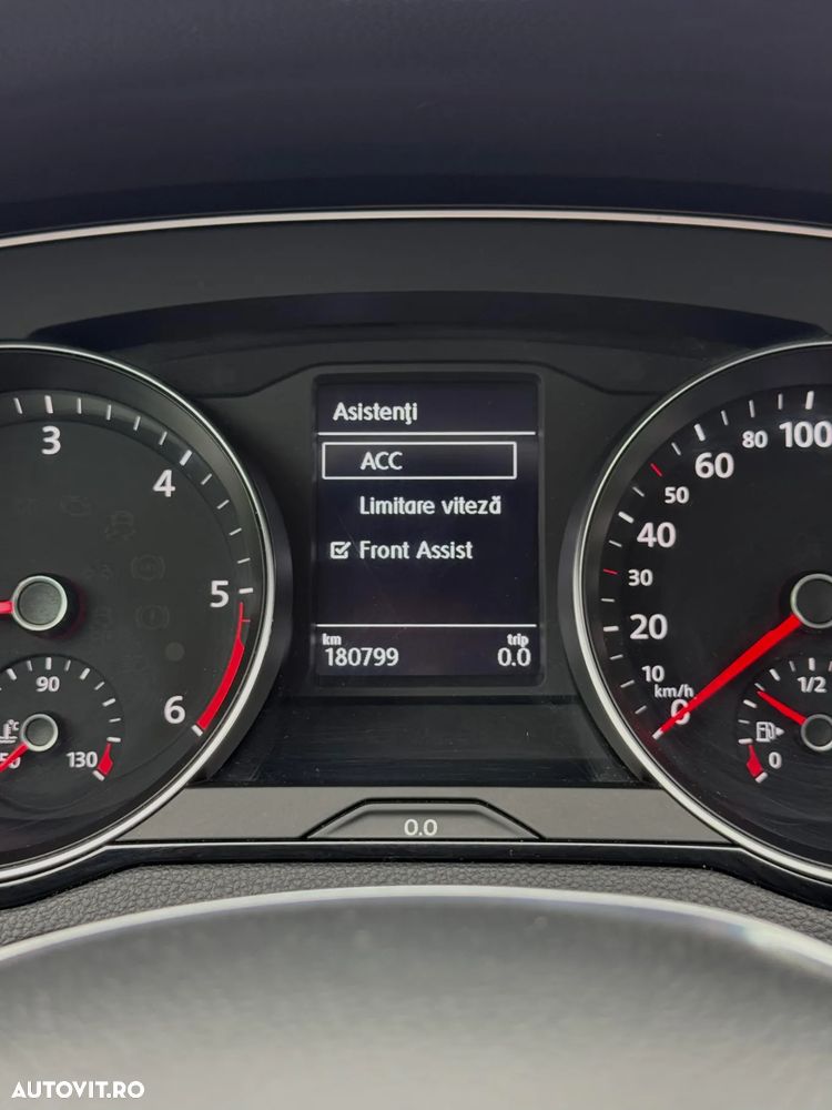 Volkswagen Passat 2.0 TDI DSG Comfortline - 11