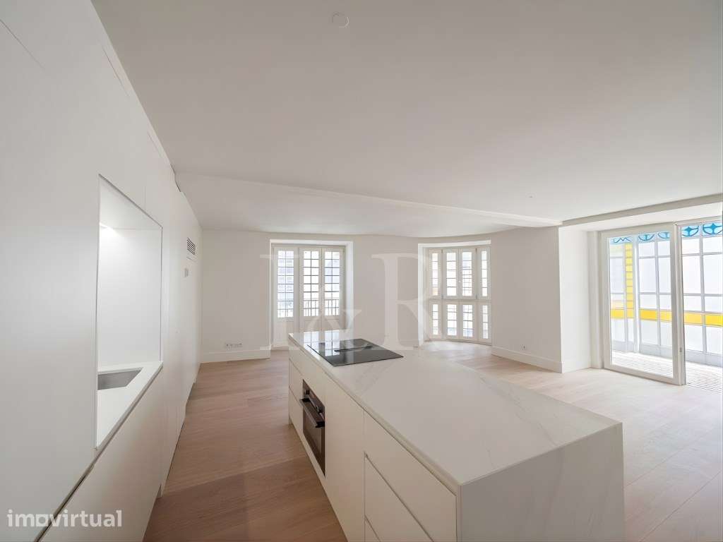 Apartamento T2 com varanda fechada e estacionamento junto à Av. Lib... - Grande imagem: 4/28