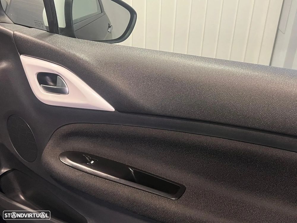 Citroën DS3 1.6 e-HDi So Chic ETG6 - 16