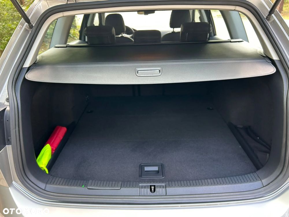 Volkswagen Golf Variant 2.0 TDI BlueMotion Technology Highline - 24
