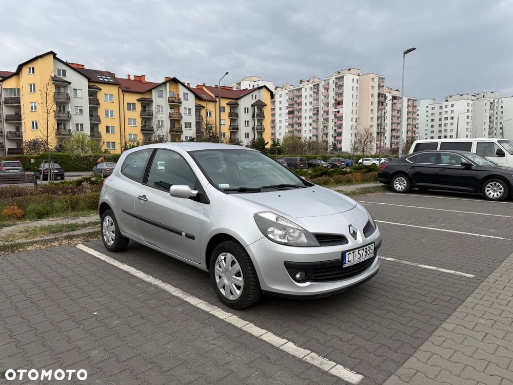 Renault Clio 1.2 16V 75 Expression - 9