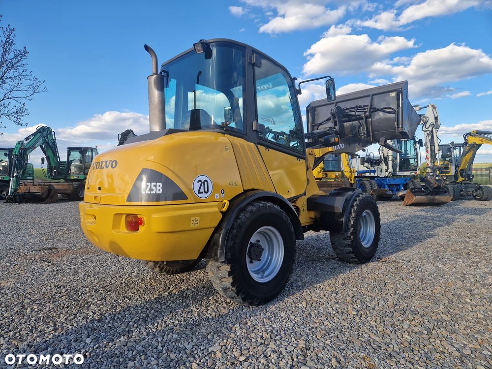 Volvo L25B-P - 8