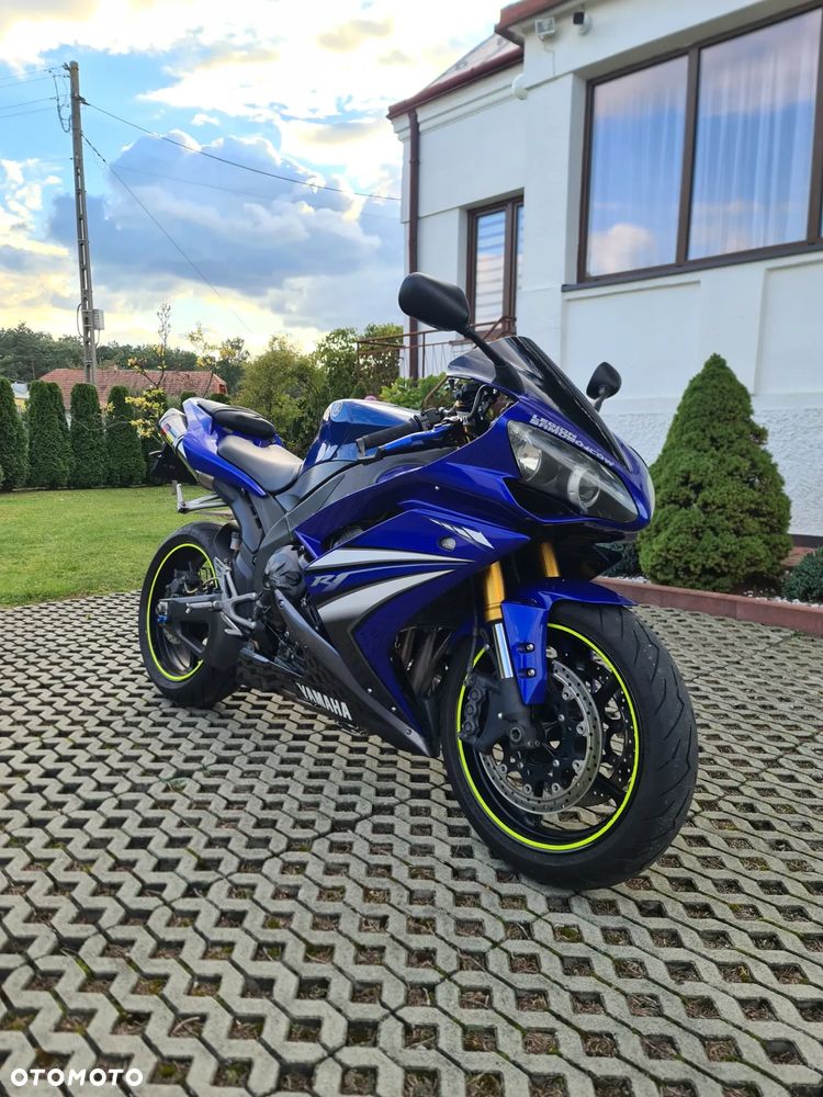 Yamaha R1 - 8