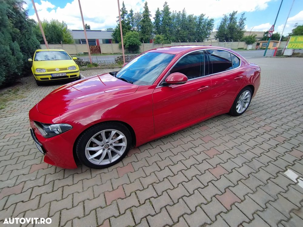 Alfa Romeo Giulia 2.0 Turbo 16V AT8 Business - 18