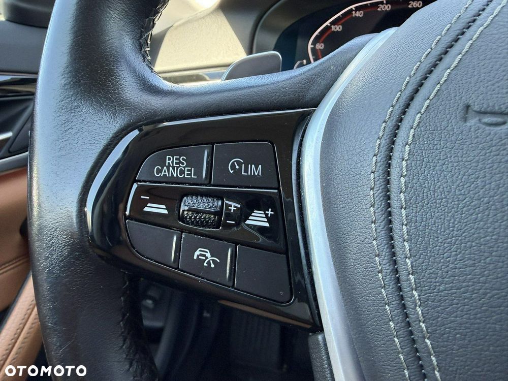 BMW Seria 5 518d Sport Line - 27