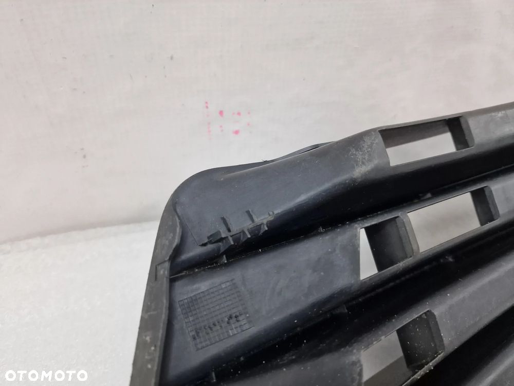 VW GOLF V 5 + PLUS 5+ LEWA KRATKA BOCZNA ZDERZAKA PRZEDNIEGO PRZÓD Z OPCJĄ BEZ HALOGENU BEZ HALOGENÓW  , NR 5M0853665 , NR AUKCJI E/66 - 8