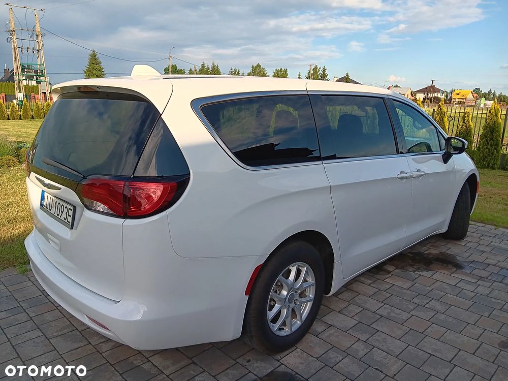 Chrysler Pacifica - 4