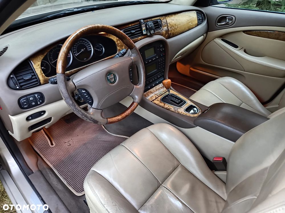 Jaguar S-Type - 7