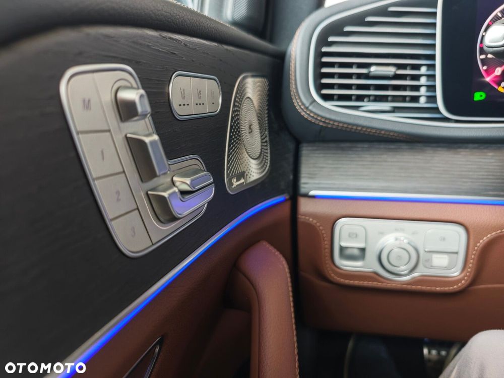 Mercedes-Benz GLS - 32