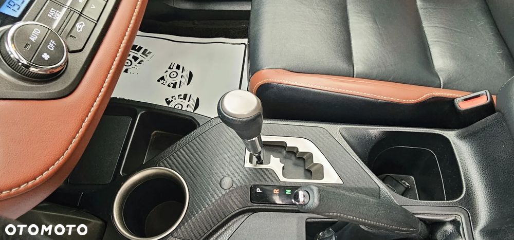 Toyota RAV4 2.2 D-CAT Premium - 34