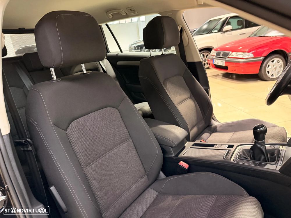 VW Passat Variant 1.6 TDI BlueMotion - 15