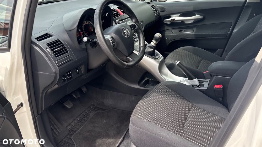 Toyota Auris 2.0 D-4D Executive - 25