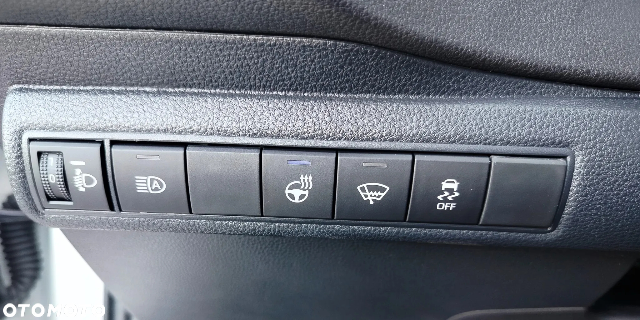Suzuki Swace 1.8 Hybrid Premium Plus CVT - 12