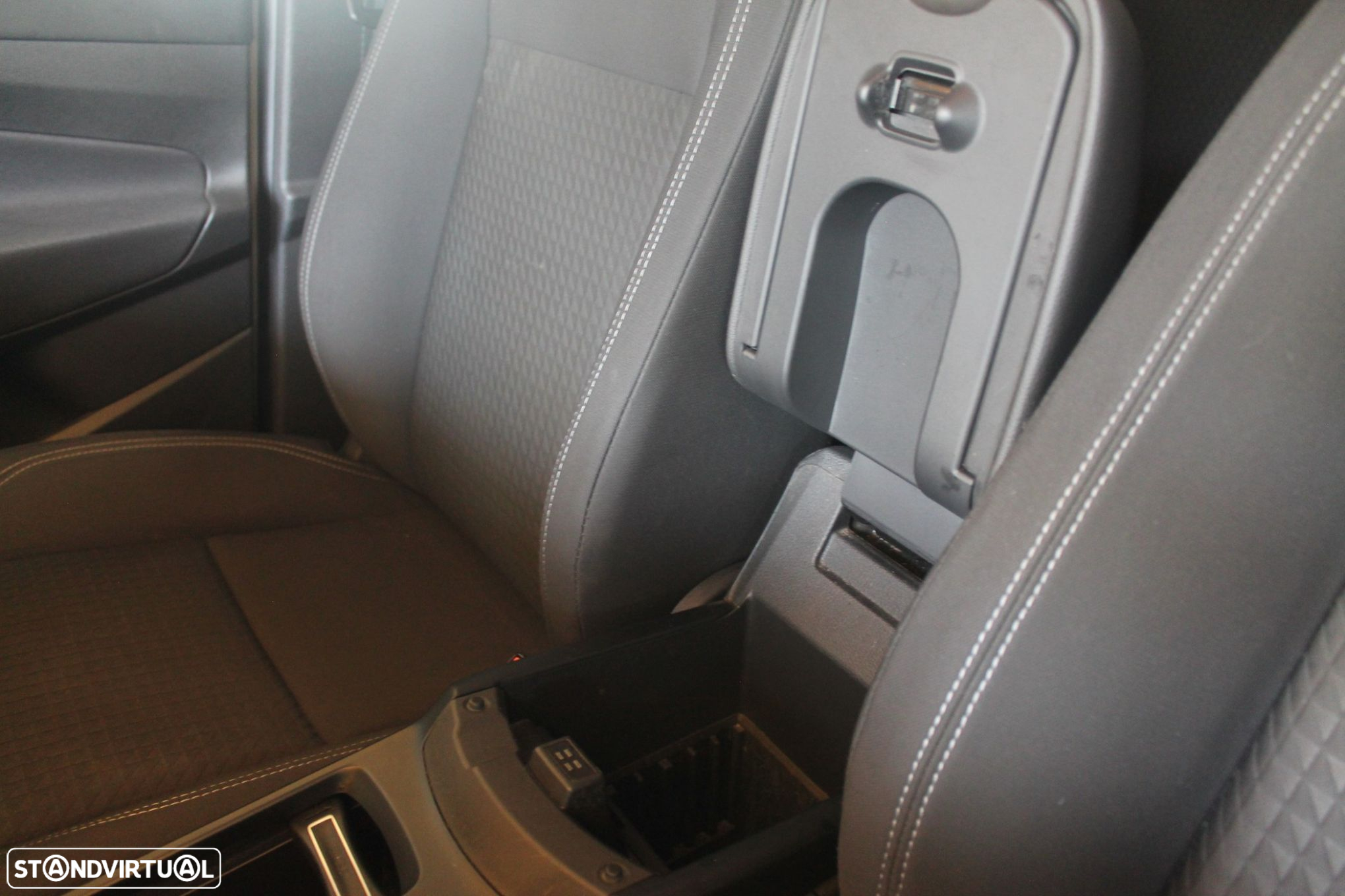 Ford Grand C-Max 1.0 EcoBoost S&S Trend - 23