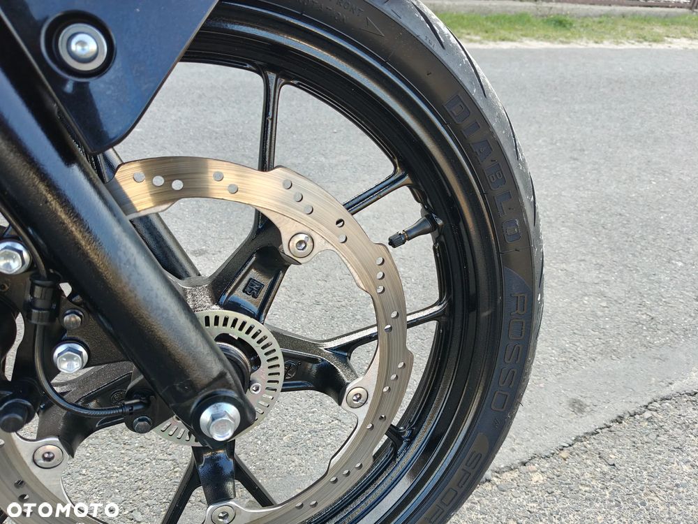 Suzuki GSX - 11