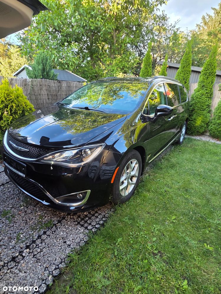 Chrysler Pacifica - 1