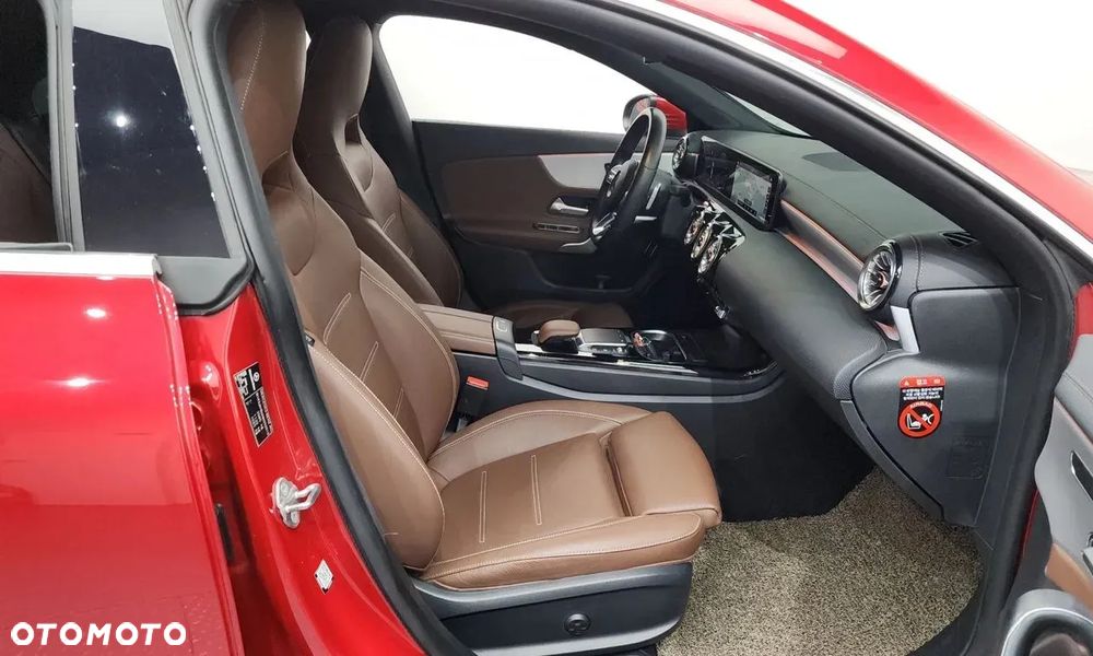 Mercedes-Benz CLA 250 4-Matic Progressive 7G-DCT - 21