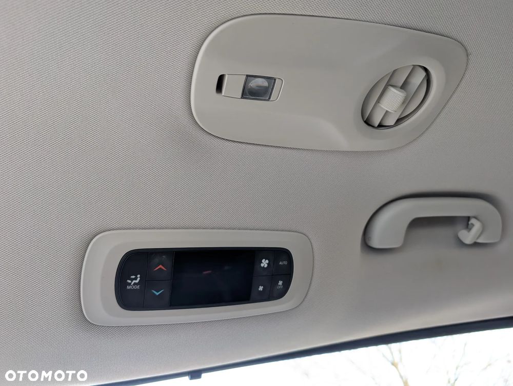 Chrysler Pacifica - 16